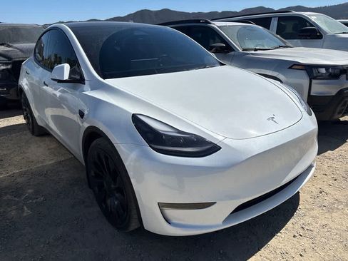 Used 2024 Tesla Model Y Performance AWD/4WD image 2
