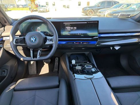 Used 2025 BMW i5 eDrive40i w/ M Sport Package image 9