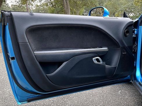 Used 2015 Dodge Challenger SRT image 16