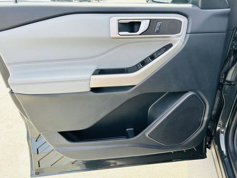 Used 2022 Ford Explorer XLT w/ Equipment Group 202A image 11