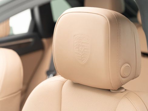 Certified 2023 Porsche Macan S AWD/4WD image 18