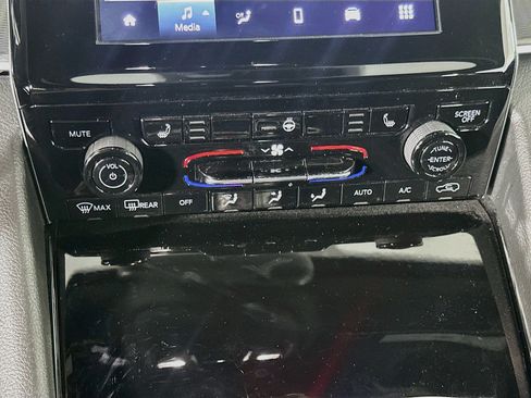 Used 2023 Jeep Grand Cherokee L Laredo AWD/4WD image 23