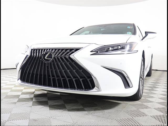Certified 2025 Lexus ES 300h Ultra Luxury w/ Accessory Package (Z2) FWD image 2
