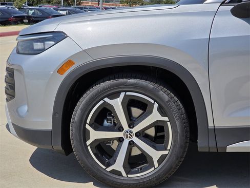 New 2025 Volkswagen Tiguan SE image 5