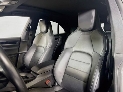 Certified 2025 Porsche Macan Electric RWD image 5