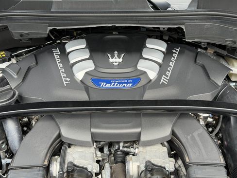 Used 2024 Maserati Grecale Trofeo AWD/4WD image 10