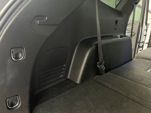 Used 2024 Buick Enclave Premium image 39