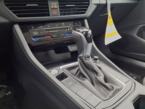 New 2026 Volkswagen Jetta SE image 9