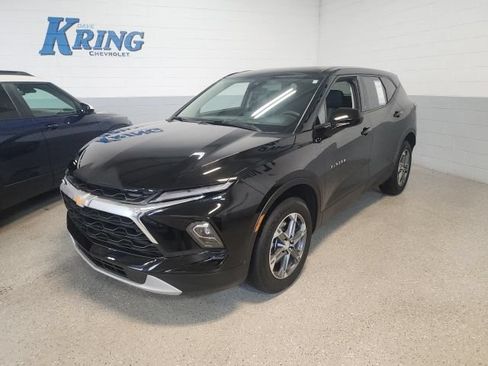 Used 2025 Chevrolet Blazer LT AWD/4WD image 2