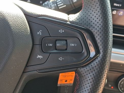 Used 2024 Chevrolet Trax RS FWD image 21