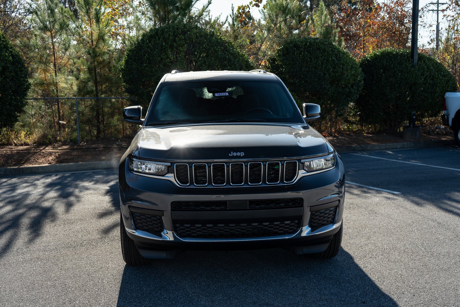 Used 2025 Jeep Grand Cherokee L Laredo RWD image 2