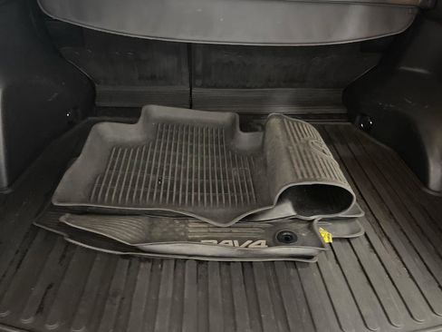 Used 2021 Toyota RAV4 LE AWD/4WD image 22