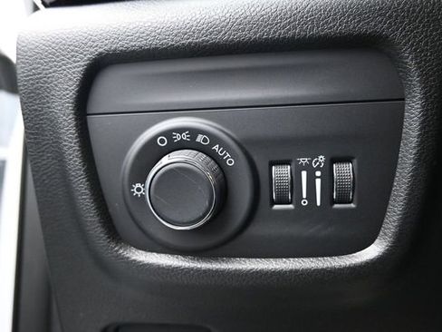 Used 2025 Jeep Grand Cherokee Altitude AWD/4WD image 17