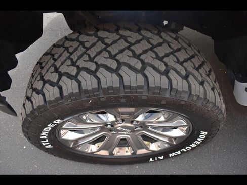 Used 2018 GMC Sierra 1500 SLT AWD/4WD image 46