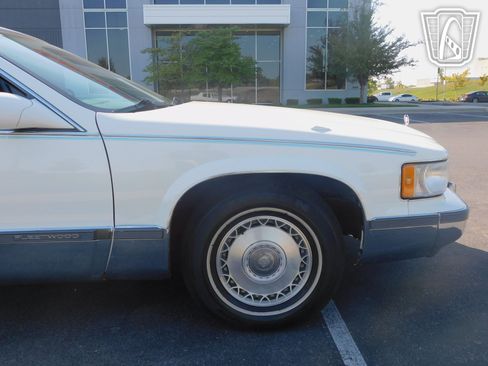 Used 1995 Cadillac Fleetwood Brougham RWD image 34