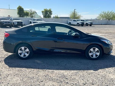 Used 2018 Chevrolet Cruze LS FWD image 4
