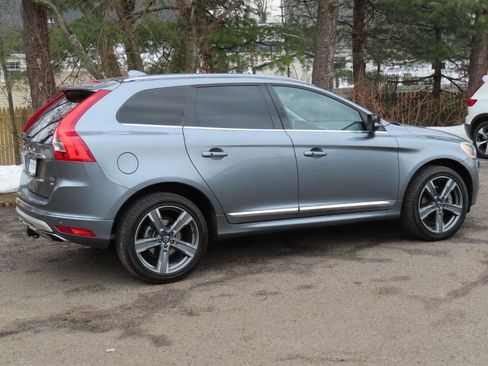 Used 2017 Volvo XC60 T6 Dynamic w/ Advanced Package image 21