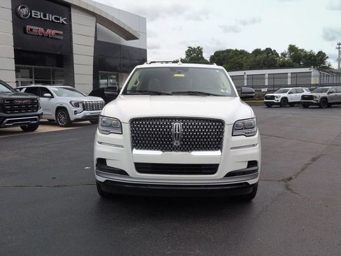 Used 2022 Lincoln Navigator L Reserve AWD/4WD image 2