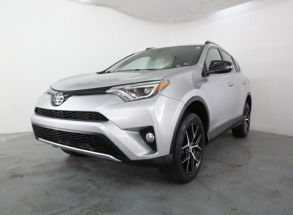 Used 2017 Toyota RAV4 SE AWD/4WD image 3