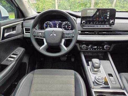 Used 2024 Mitsubishi Outlander SE FWD image 7
