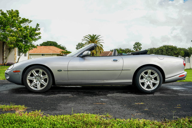 Used 2000 Jaguar XK8 Convertible RWD image 2