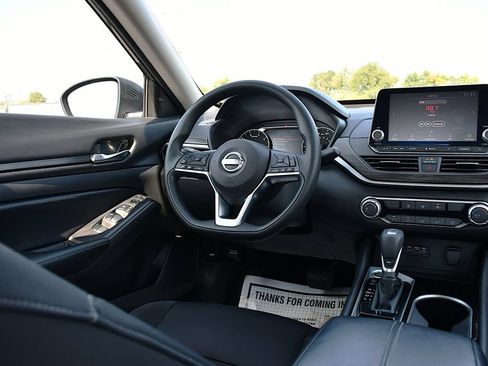Used 2024 Nissan Altima 2.5 SV FWD image 23