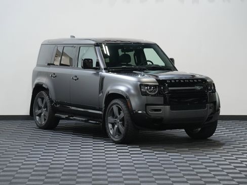 Used 2025 Land Rover Defender 110 V8 AWD/4WD image 5
