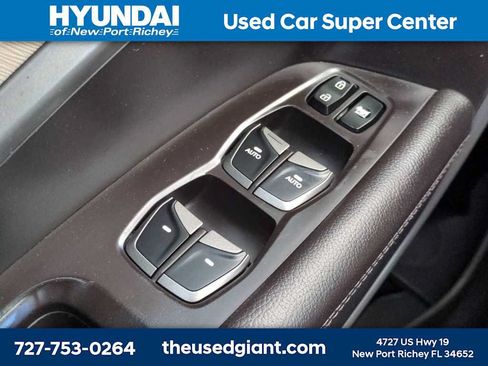 Used 2015 Hyundai Santa Fe Limited w/ Option Group 04 FWD image 23