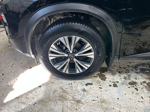 Used 2023 Nissan Rogue SV AWD/4WD image 12