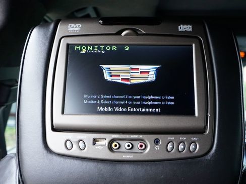 Used 2017 Cadillac Escalade ESV Platinum RWD image 47