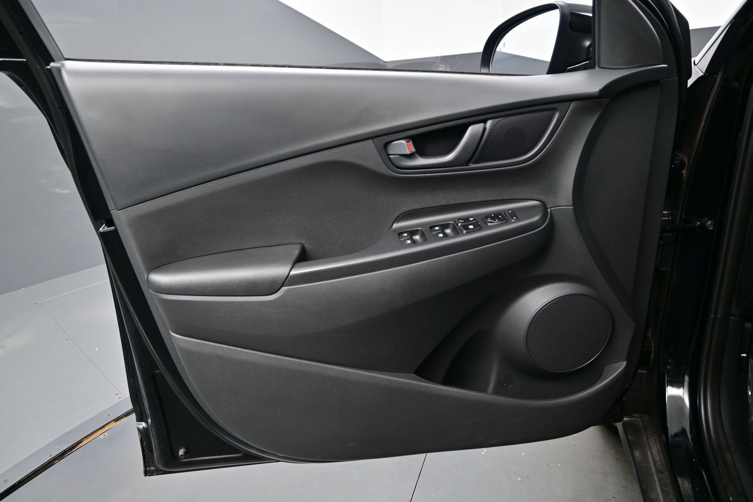 Certified 2023 Hyundai Kona SEL AWD/4WD image 9