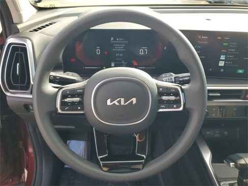 Used 2025 Kia Sorento LX image 17