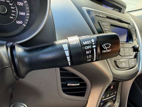 Used 2013 Hyundai Elantra Limited FWD image 17