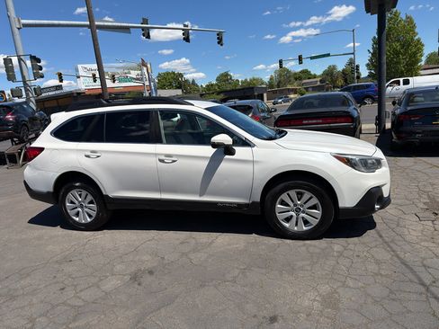 Used 2018 Subaru Outback 2.5i Premium AWD/4WD image 9