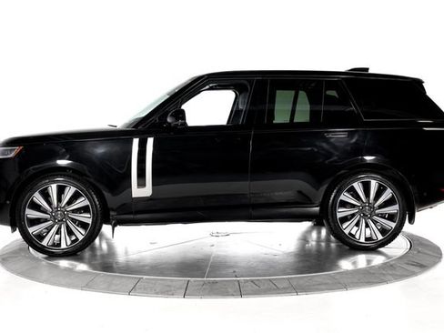 Used 2025 Land Rover Range Rover SV AWD/4WD image 2