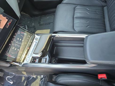 Used 2019 Audi e-tron Prestige w/ Prestige Package AWD/4WD image 24
