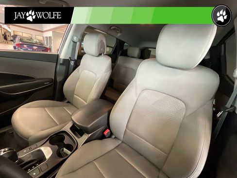 Used 2017 Hyundai Santa Fe Sport w/ 2.4L Value Package 06 FWD image 10