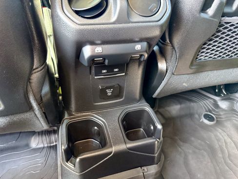 Used 2023 Jeep Gladiator Mojave w/ Cold Weather Group image 22