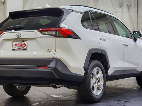 Used 2020 Toyota RAV4 XLE image 5