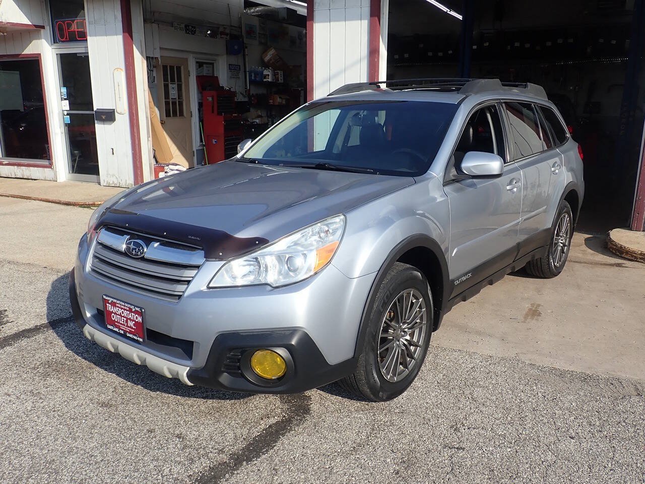 Used 2014 Subaru Outback 2.5i Limited w/ Moonroof Package AWD/4WD image 2