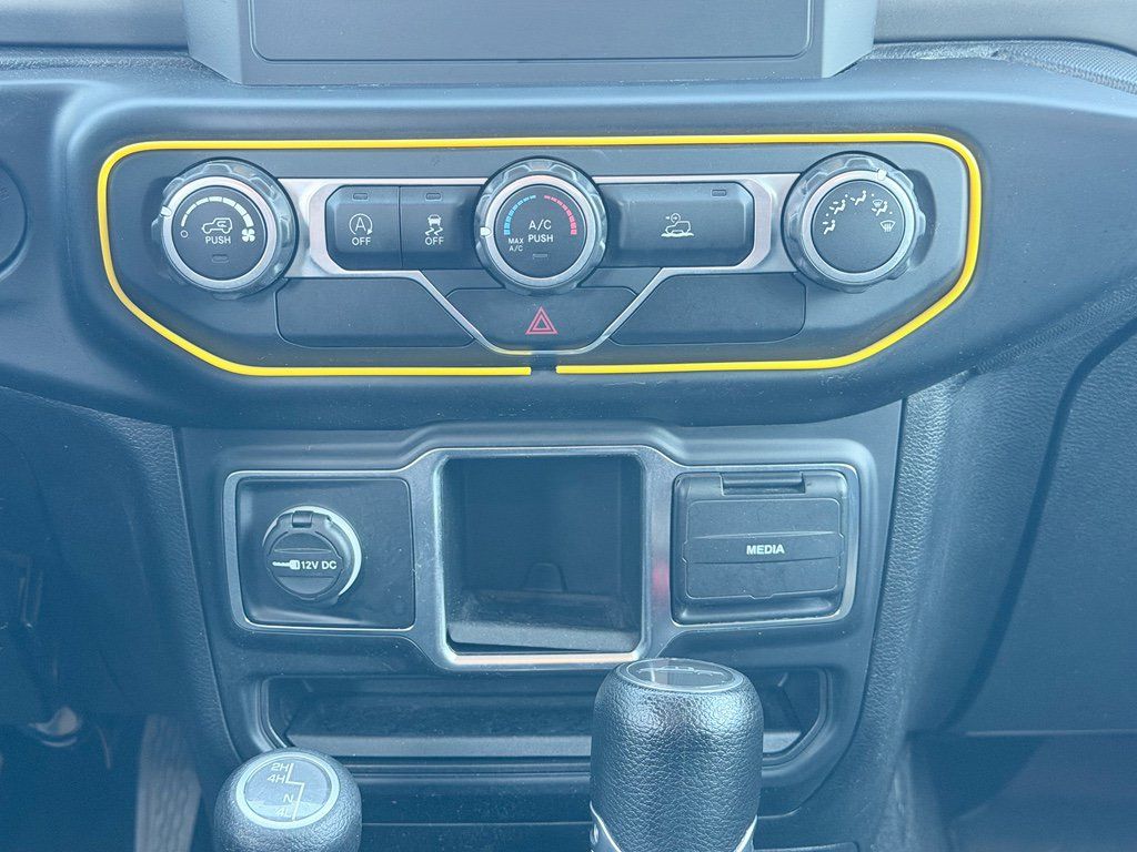 Used 2021 Jeep Gladiator Sport AWD/4WD image 15