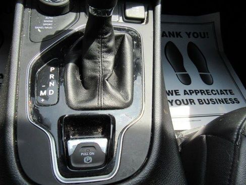 Used 2020 Jeep Cherokee Limited AWD/4WD image 36