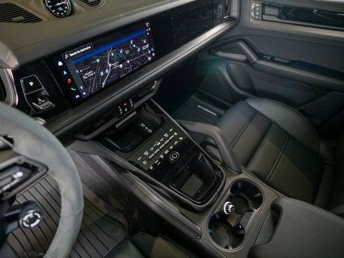 New 2026 Porsche Cayenne GTS image 31