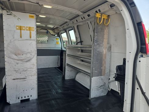 Used 2015 Chevrolet Express 2500 RWD image 11