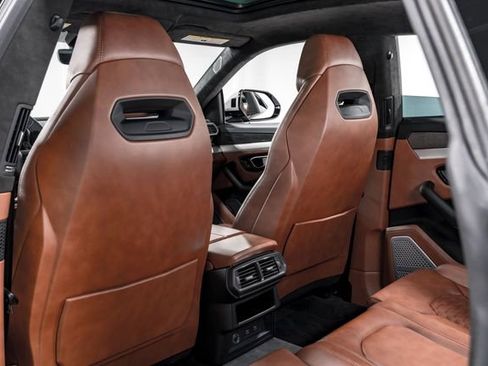 Used 2022 Lamborghini Urus image 30