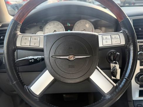 Used 2005 Chrysler 300 C w/ Cold Weather Group RWD image 12