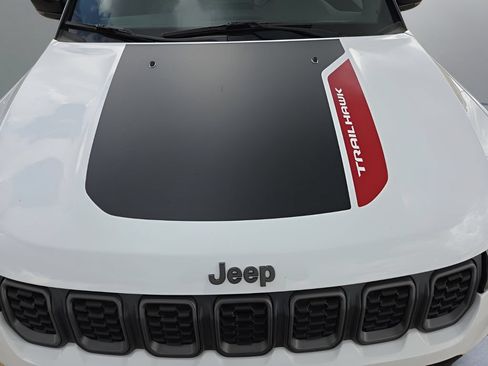 Used 2025 Jeep Compass Trailhawk AWD/4WD image 30