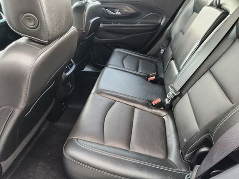 Used 2024 GMC Terrain SLT image 28