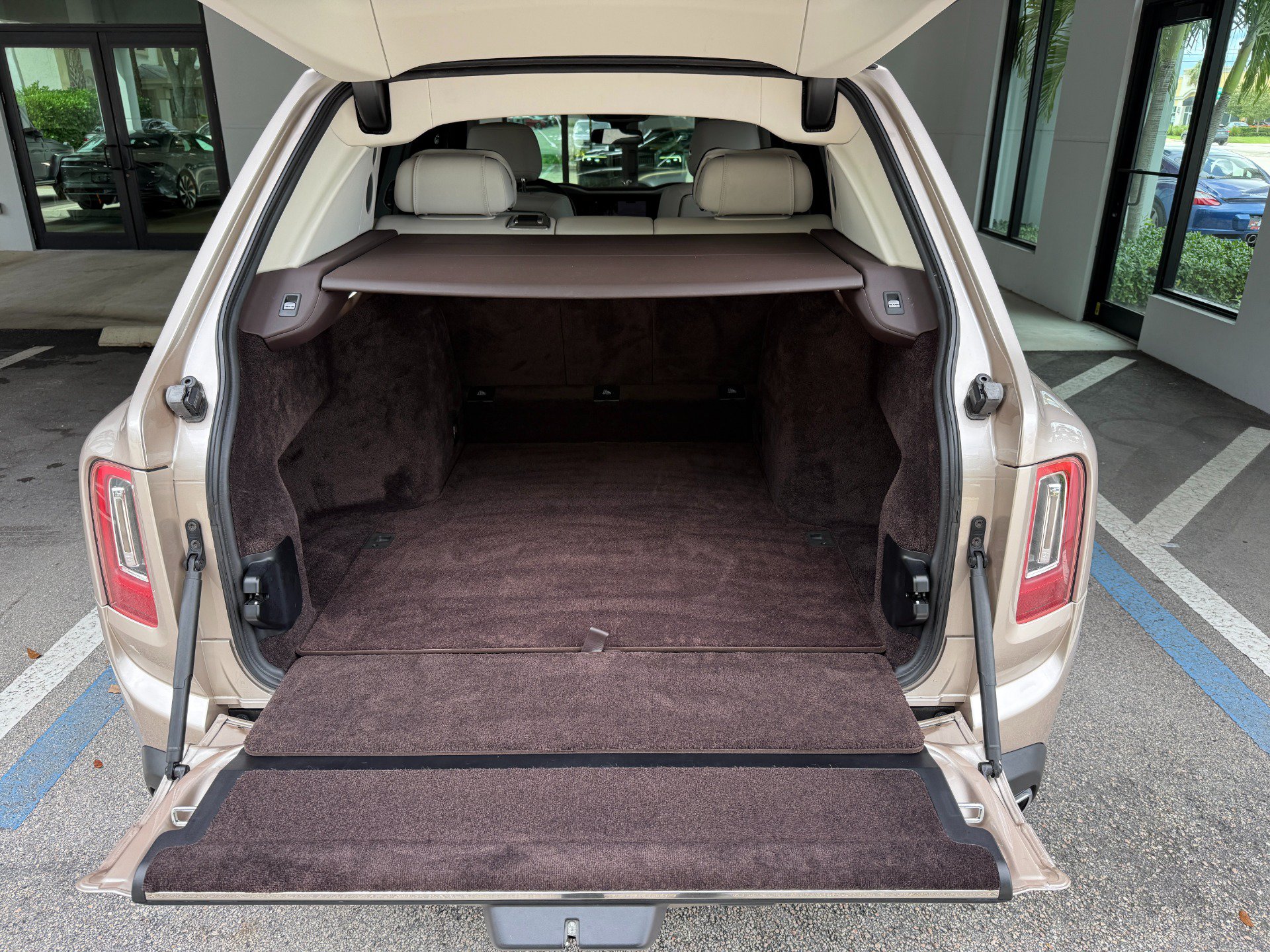 Used 2020 Rolls-Royce Cullinan AWD/4WD image 44