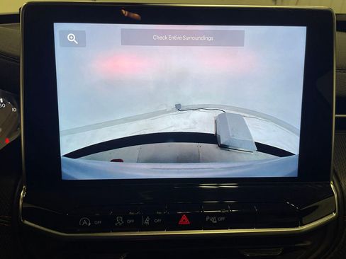 Used 2026 Jeep Compass Trailhawk image 4